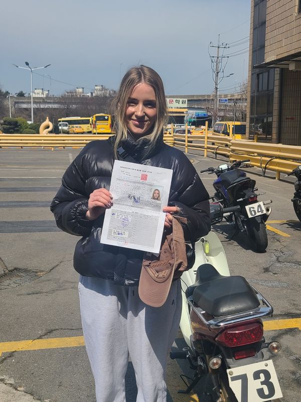 Foreign student at the SDA Anyang campus after completing the Korean licence course