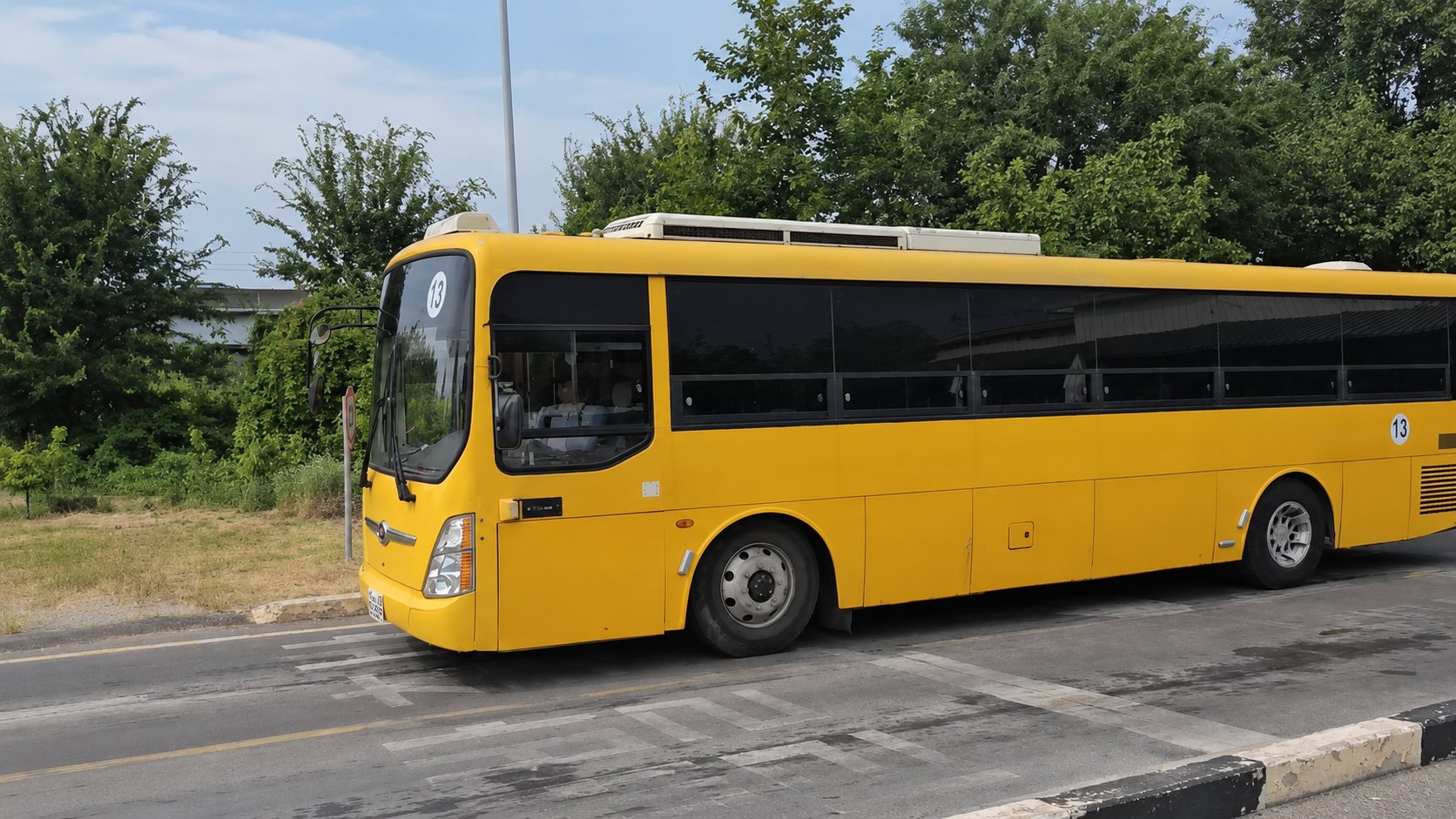 Full-size training bus used for the Class 1 Large license at Anyang Driving School